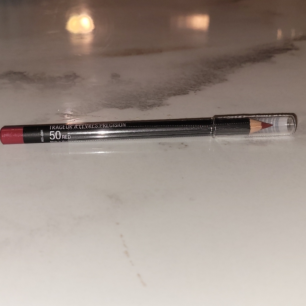 Red lip liner